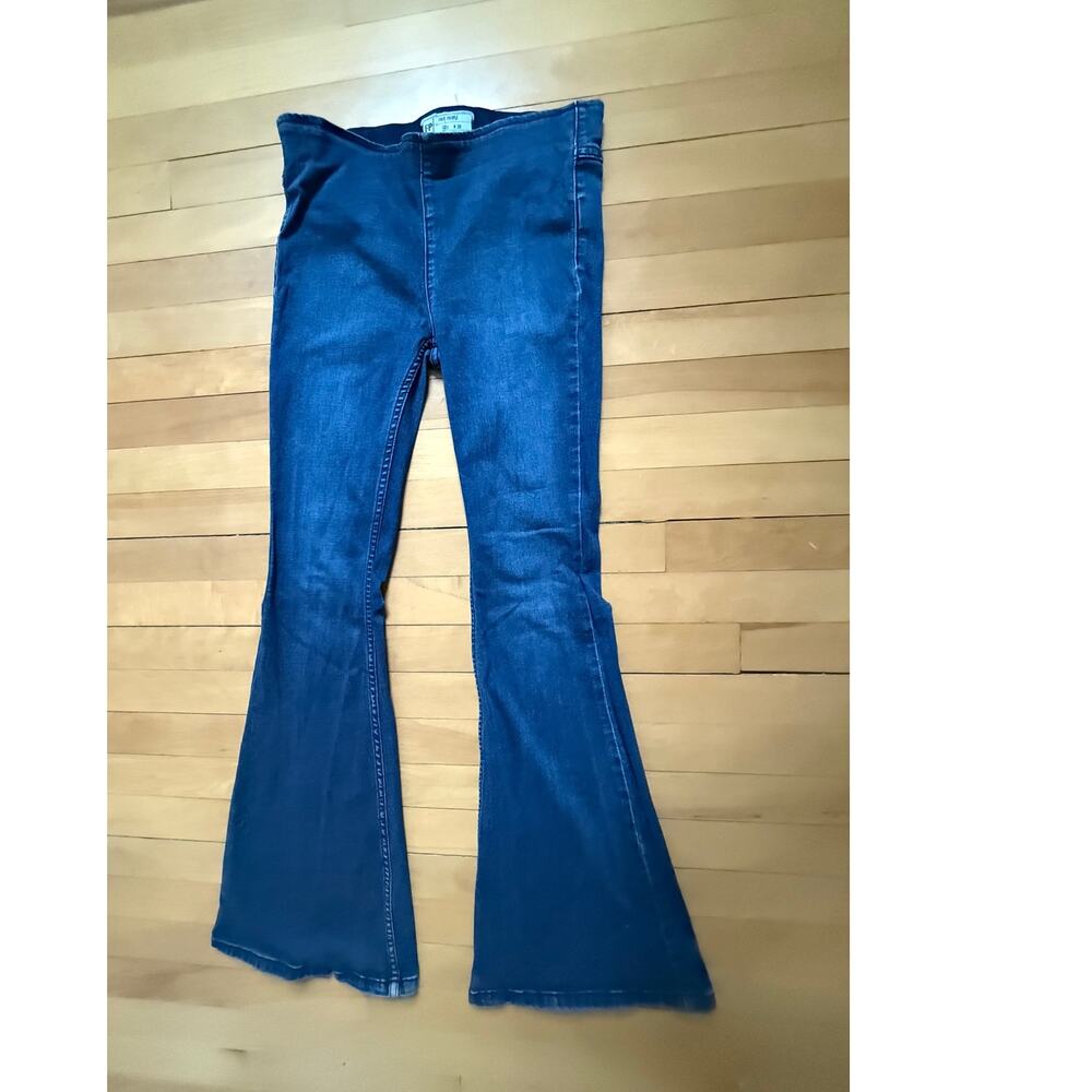 Free People We The Free Just Float On Flare Bell Bottom Jeans Blue - Size 28 EUC - Picture 2 of 5